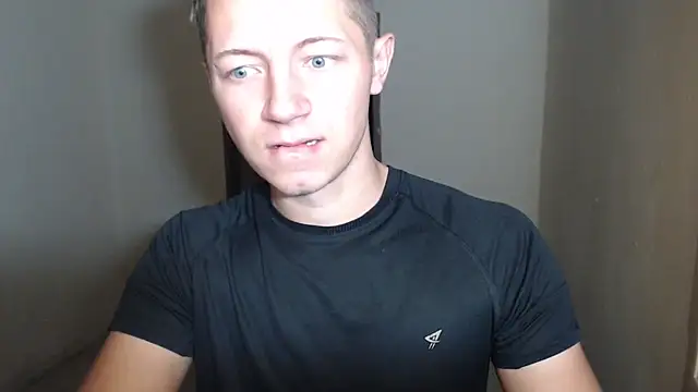 Snapshot of BlondZilla chatting on December 14, 2025, 10:21 am BlondZilla online show from December 14, 2025, 10:21 am