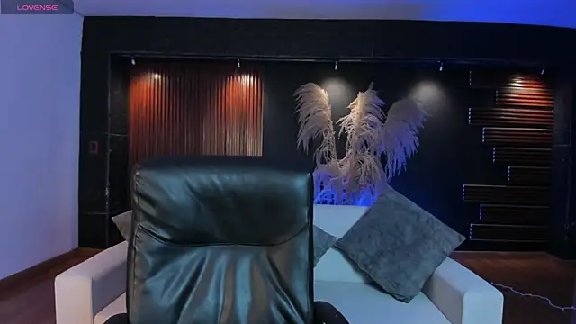 AidaJones online show from November 12, 2025, 1:48 pm