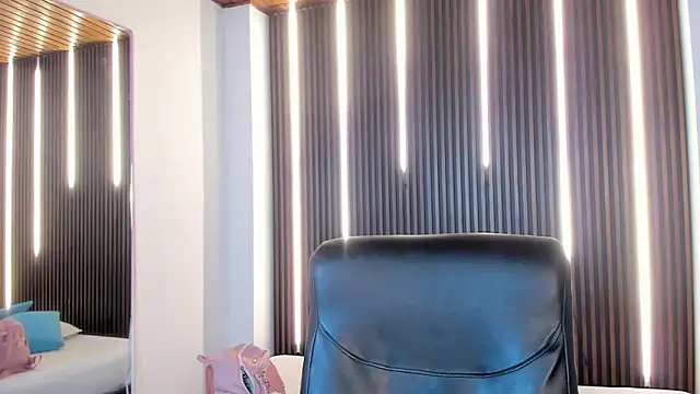 AidaJones online show from October 28, 2025, 12:59 pm