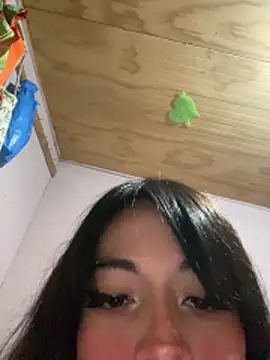 kiittyselenita online show from April 12, 2026, 2:48 am