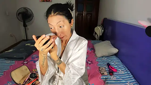 Anais lux online show from March 30, 2026, 12:01 am