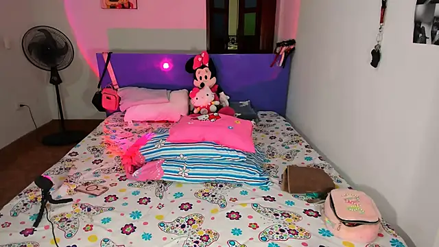 Anais lux online show from June 5, 2026, 1:54 am