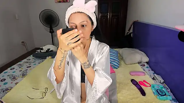 Anais lux online show from April 6, 2026, 12:17 am