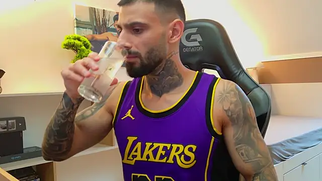 Snapshot of AresSteelX chatting on November 21, 2025, 12:37 pm AresSteelX online show from November 21, 2025, 12:37 pm