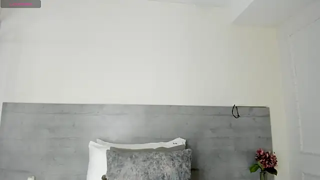 sunnyWhitee online show from July 10, 2026, 11:21 am