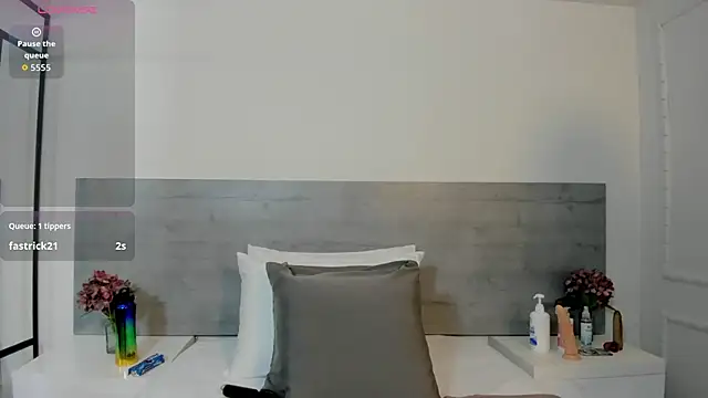 Snapshot of sunnyWhitee chatting on November 17, 2025, 7:18 pm sunnyWhitee online show from November 17, 2025, 7:18 pm