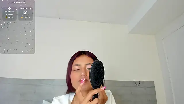 sunnyWhitee online show from June 30, 2026, 7:25 pm