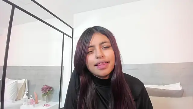 Snapshot of sunnyWhitee chatting on September 12, 2025, 11:26 pm sunnyWhitee online show from September 12, 2025, 11:26 pm