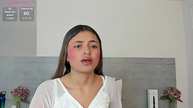 sunnyWhitee online show from April 22, 2026, 7:09 pm