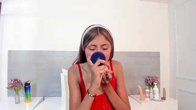 Snapshot of sunnyWhitee chatting on November 22, 2025, 7:35 pm sunnyWhitee online show from November 22, 2025, 7:35 pm