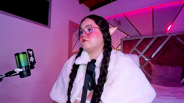 Snapshot of ShylySweet chatting on February 25, 2026, 5:29 am ShylySweet online show from February 25, 2026, 5:29 am