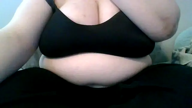 sarahcakes223 online show from April 30, 2026, 10:36 pm