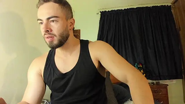 Snapshot of MaxDell chatting on November 13, 2025, 1:20 am MaxDell online show from November 13, 2025, 1:20 am