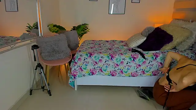 LusyKitty online show from September 11, 2025, 3:12 pm