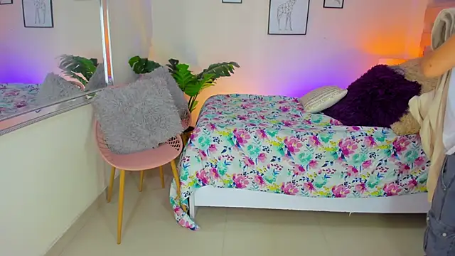 LusyKitty online show from September 15, 2025, 3:01 pm