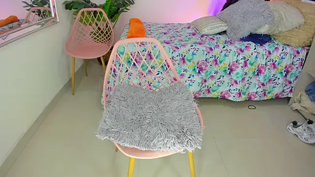 LusyKitty online show from October 27, 2025, 3:57 pm