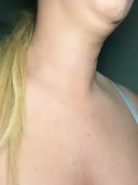 Snapshot of Charleigh_xx chatting on April 9, 2026, 3:41 am Charleigh xx online show from April 9, 2026, 3:41 am