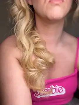 Snapshot of Charleigh_xx chatting on March 24, 2026, 10:43 pm Charleigh xx online show from March 24, 2026, 10:43 pm