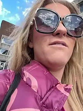 Snapshot of Charleigh_xx chatting on March 11, 2026, 12:32 pm Charleigh xx online show from March 11, 2026, 12:32 pm