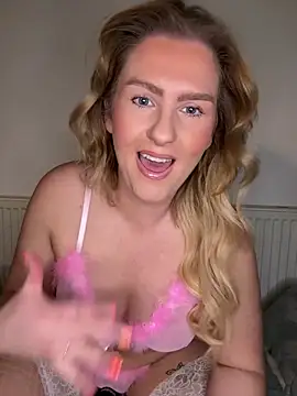 Snapshot of Charleigh_xx chatting on March 19, 2026, 10:54 pm Charleigh xx online show from March 19, 2026, 10:54 pm