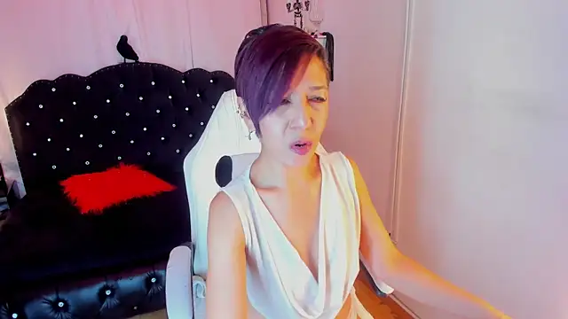 Snapshot of Trinityy__ chatting on February 4, 2026, 6:25 pm Trinityy online show from February 4, 2026, 6:25 pm