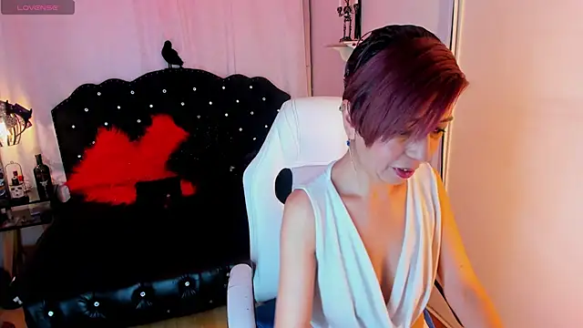 Snapshot of Trinityy__ chatting on December 5, 2025, 6:39 pm Trinityy online show from December 5, 2025, 6:39 pm