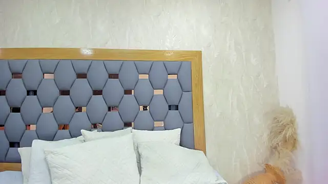 Snapshot of crystal_sm chatting on June 12, 2026, 4:54 am crystal sm online show from June 12, 2026, 4:54 am