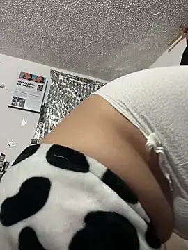 Snapshot of Nicol_V chatting on January 18, 2026, 5:22 am Nicol V online show from January 18, 2026, 5:22 am