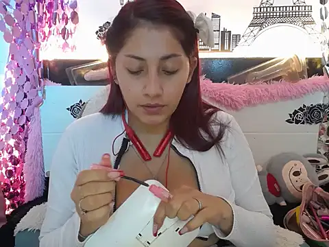 Nicol V online show from September 25, 2025, 4:07 am