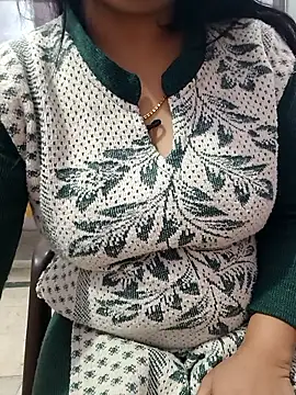 Snapshot of roshni_agrawal0 chatting on January 11, 2026, 5:20 pm roshni agrawal0 online show from January 11, 2026, 5:20 pm