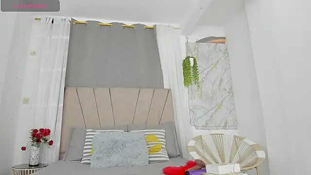 Lady miss    online show from April 7, 2026, 12:07 pm