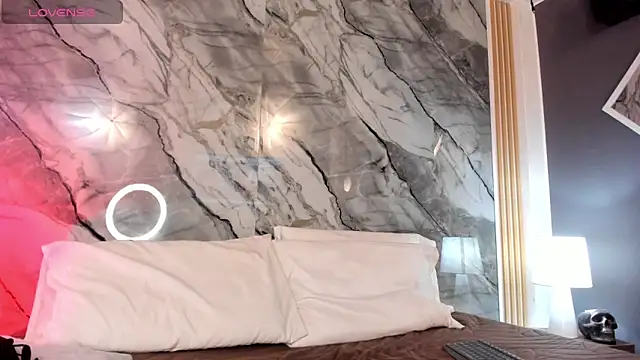 Snapshot of Astridhotman chatting on October 16, 2025, 8:39 pm Astridhotman online show from October 16, 2025, 8:39 pm