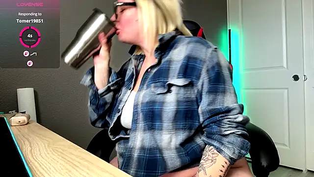 Snapshot of Charlies_world chatting on November 5, 2025, 5:38 pm Charlies world online show from November 5, 2025, 5:38 pm