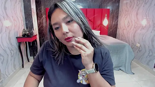 Snapshot of LatinaHoleQueen chatting on April 7, 2026, 4:53 pm LatinaHoleQueen online show from April 7, 2026, 4:53 pm