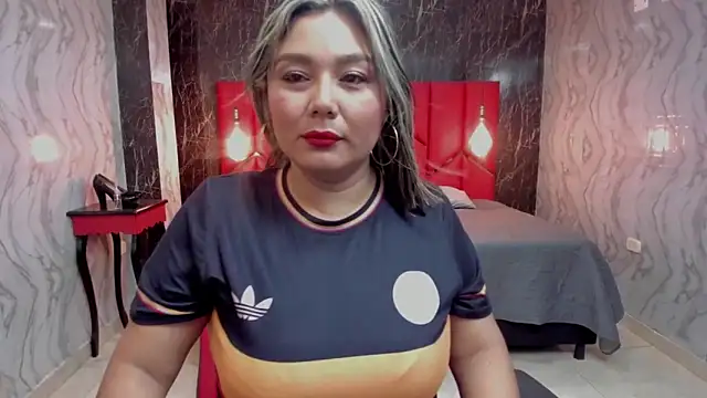 LatinaHoleQueen online show from May 16, 2026, 2:05 pm