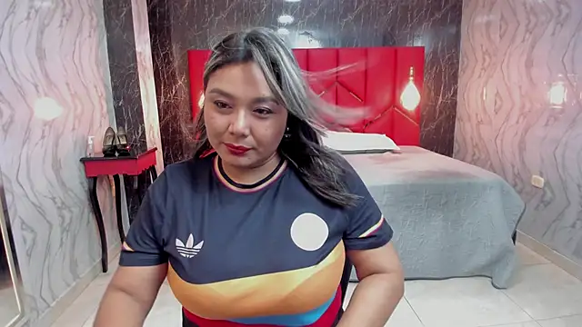 Snapshot of LatinaHoleQueen chatting on April 4, 2026, 2:34 pm LatinaHoleQueen online show from April 4, 2026, 2:34 pm