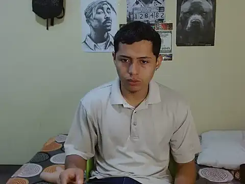 Snapshot of Lil_condor_bby1 chatting on January 9, 2026, 10:28 pm Lil condor bby1 online show from January 9, 2026, 10:28 pm