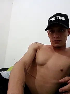 Snapshot of Ethanho0t chatting on June 9, 2026, 7:04 pm Ethanho0t online show from June 9, 2026, 7:04 pm