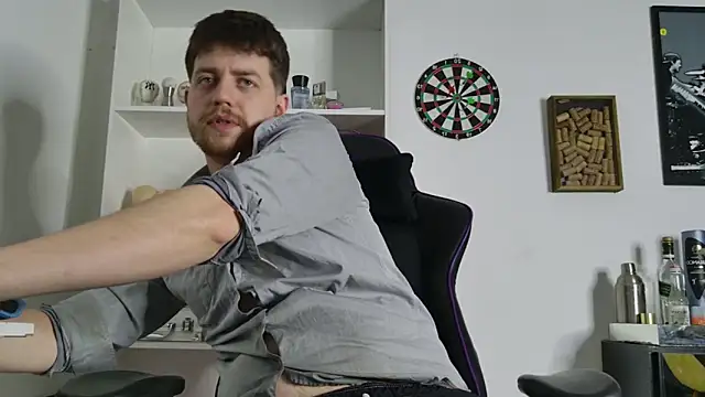 Snapshot of aaron_nvk chatting on October 30, 2025, 9:33 pm aaron nvk online show from October 30, 2025, 9:33 pm