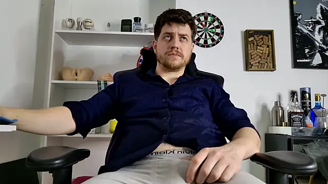 Snapshot of aaron_nvk chatting on November 4, 2025, 8:45 pm aaron nvk online show from November 4, 2025, 8:45 pm