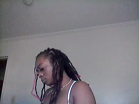 Snapshot of Sunflower_Synns chatting on October 19, 2025, 9:28 pm Sunflower Synns online show from October 19, 2025, 9:28 pm