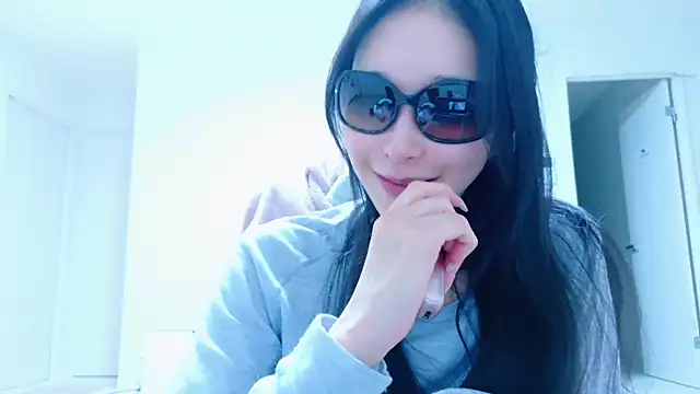 Snapshot of ramuchan_desu chatting on December 22, 2025, 2:28 pm ramuchan desu online show from December 22, 2025, 2:28 pm