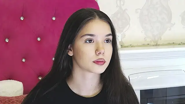 Snapshot of AlexisDevine chatting on February 26, 2026, 5:18 am AlexisDevine online show from February 26, 2026, 5:18 am