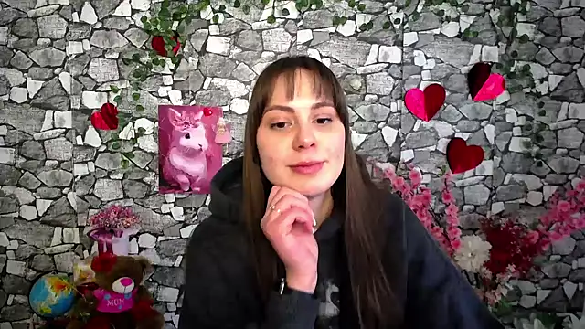 Amanda Bright  online show from February 3, 2026, 12:43 pm