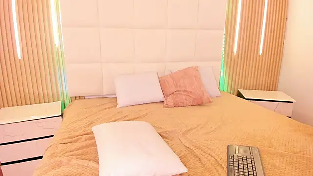 Snapshot of Elody_rousse chatting on October 31, 2025, 12:13 pm Elody rousse online show from October 31, 2025, 12:13 pm