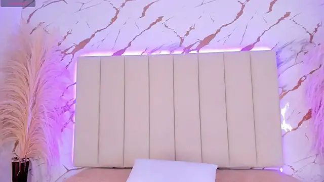 Snapshot of Elody_rousse chatting on October 14, 2025, 12:06 pm Elody rousse online show from October 14, 2025, 12:06 pm