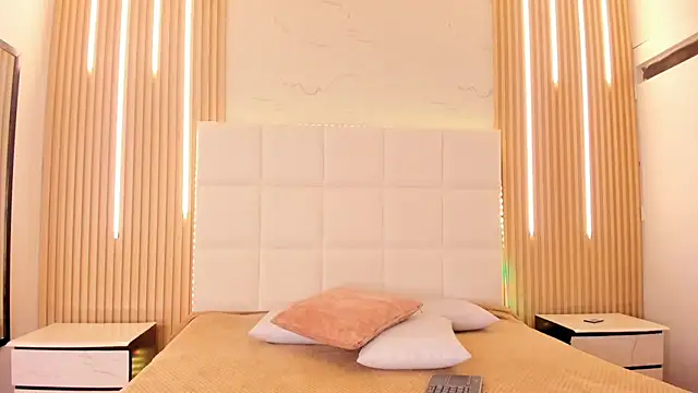 Snapshot of Elody_rousse chatting on November 27, 2025, 12:05 pm Elody rousse online show from November 27, 2025, 12:05 pm