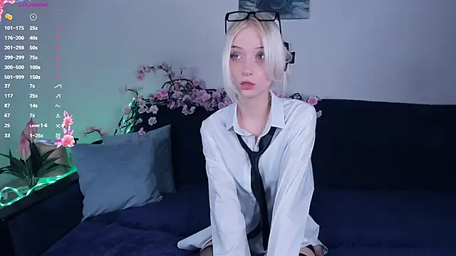 Megan--chan online show from November 8, 2025, 7:17 pm