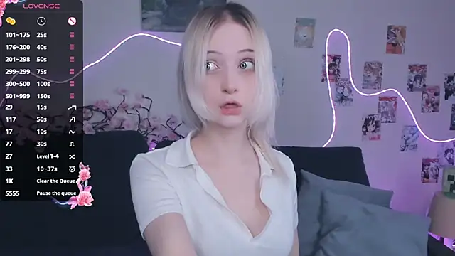 Snapshot of Megan--chan chatting on March 11, 2026, 5:18 pm Megan--chan online show from March 11, 2026, 5:18 pm