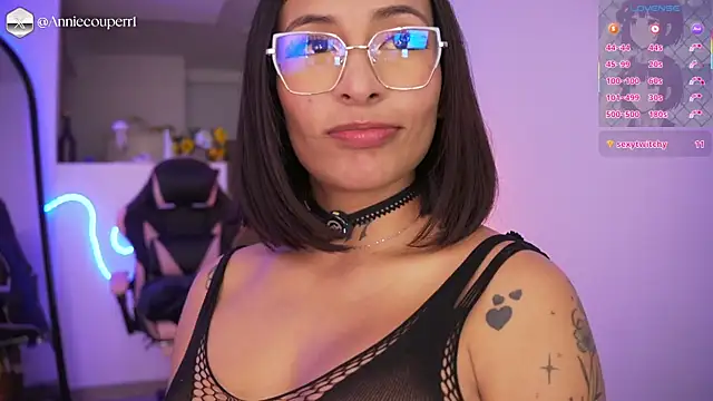 Snapshot of AnnieCouperr chatting on May 22, 2026, 8:51 pm AnnieCouperr online show from May 22, 2026, 8:51 pm